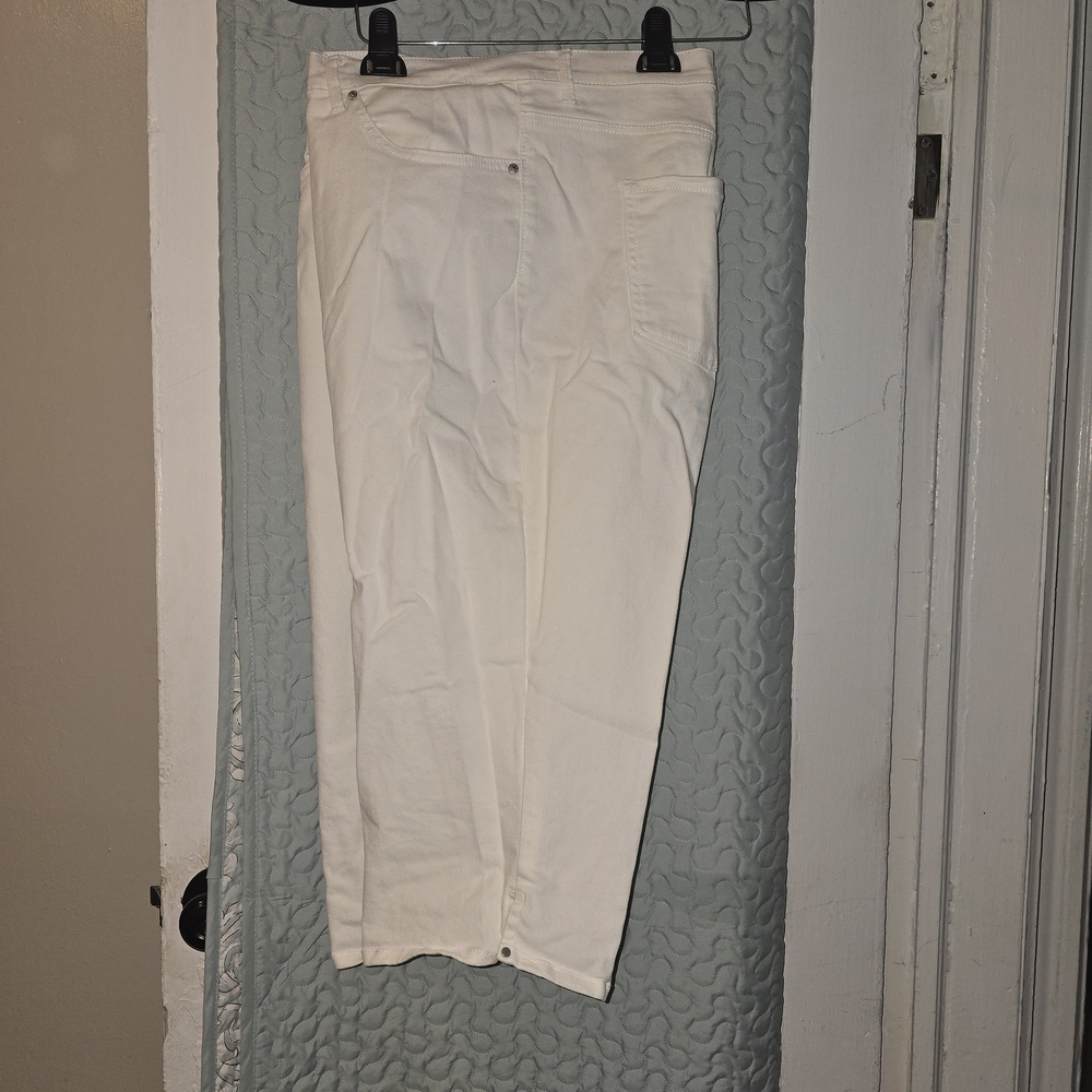 Gloria Vanderbilt White Amanda Slimming Effect Cropped Pants